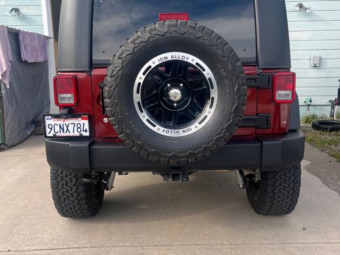 Used 2010 Jeep Wrangler Unlimited Sport image 4