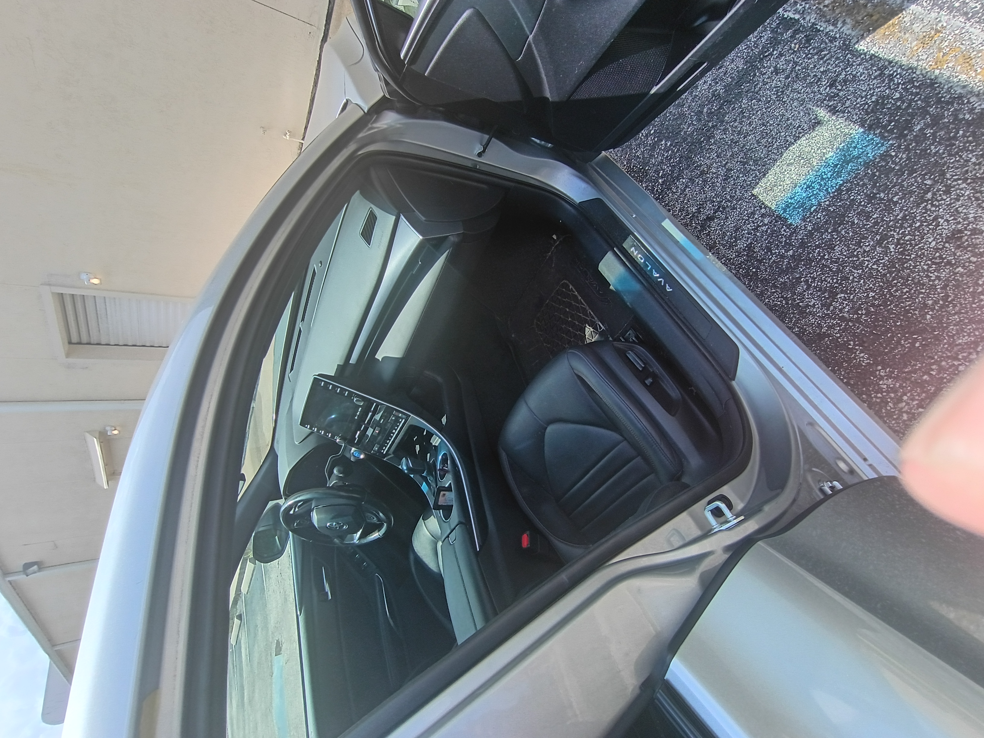Used 2022 Toyota Avalon XSE FWD image 15