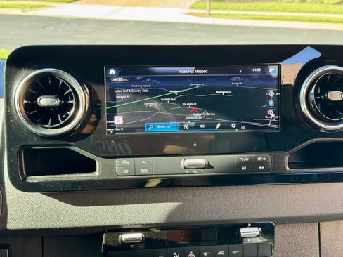 Used 2019 Mercedes-Benz Sprinter 1500 image 22