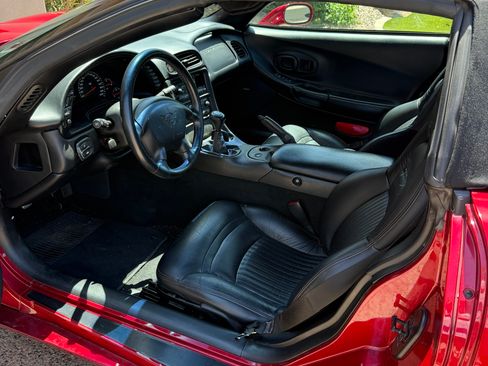 Used 2001 Chevrolet Corvette Convertible w/ Preferred Equipment Group2 RWD image 8