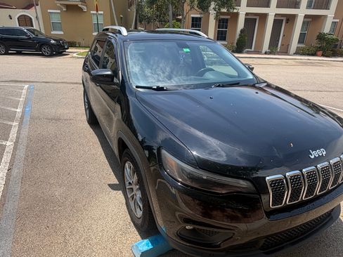 Used 2019 Jeep Cherokee Latitude Plus FWD image 7