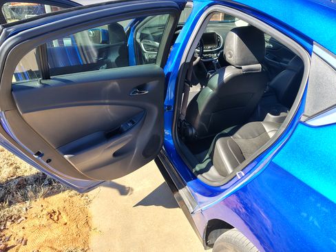 Used 2017 Chevrolet Volt LT w/ Comfort Package image 13