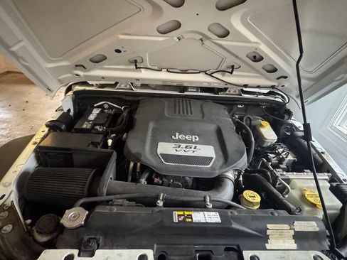 Used 2013 Jeep Wrangler Unlimited Sport image 6