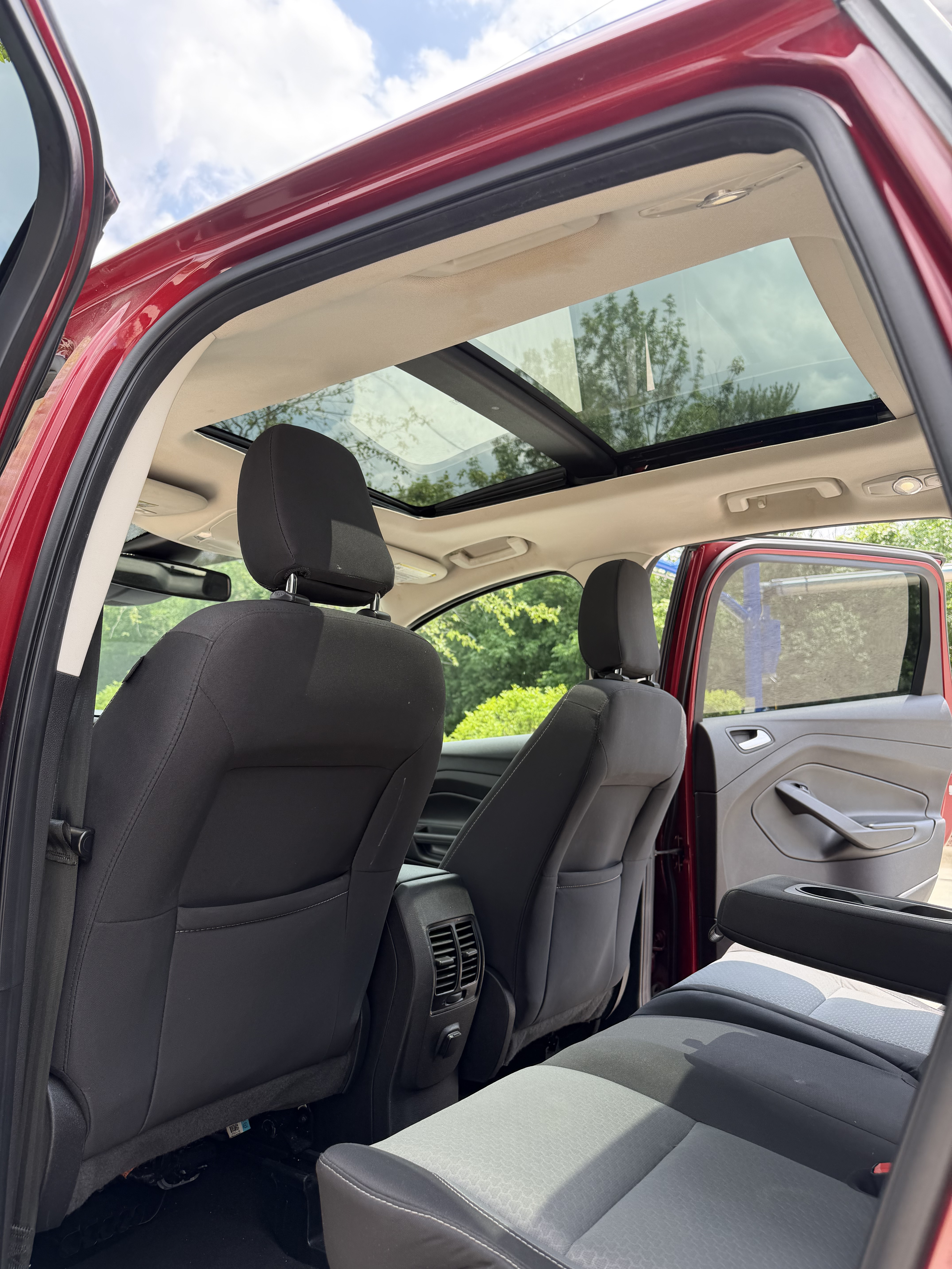 Used 2018 Ford Escape SE w/ Ford Safe & Smart Package AWD/4WD image 13