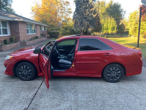 Used 2012 Toyota Camry SE image 12