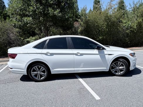 Used 2019 Volkswagen Jetta R-Line w/ R-Line Cold Weather Package FWD image 4
