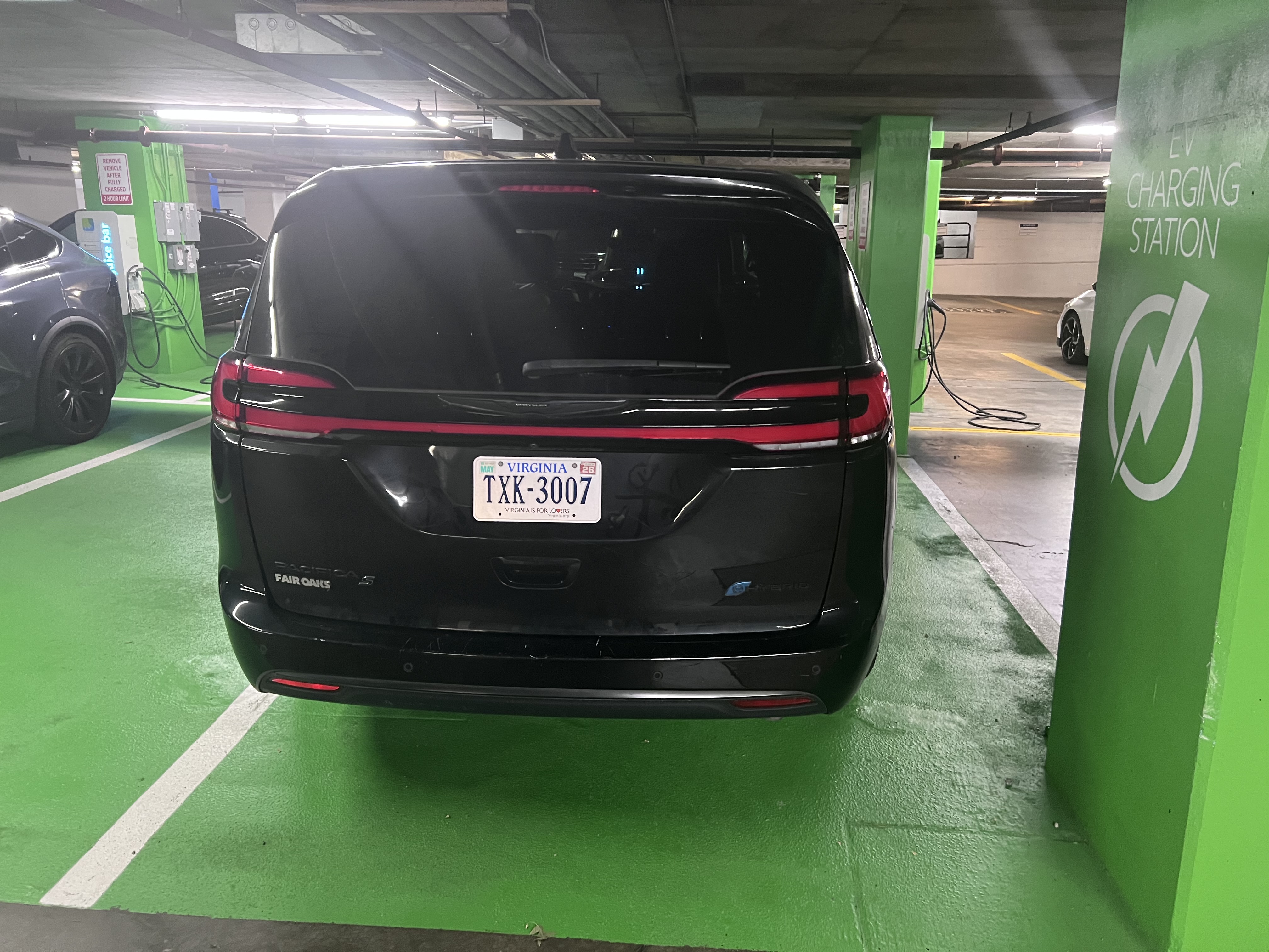 Used 2022 Chrysler Pacifica Limited w/ Uconnect Theater Family Group FWD image 4