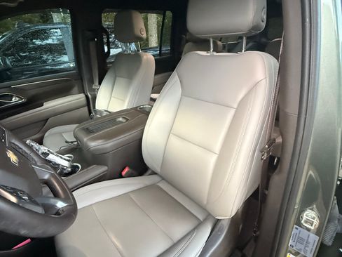 Used 2023 Chevrolet Suburban LT w/ Luxury Package AWD/4WD image 10