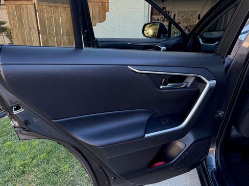 Used 2020 Toyota RAV4 XLE image 15