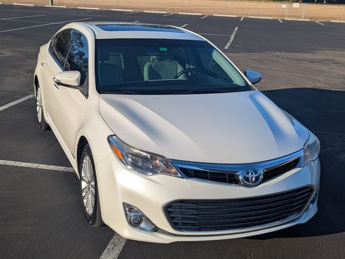 Used 2014 Toyota Avalon XLE Touring image 2
