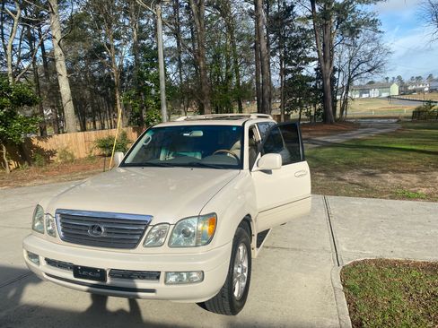 Used 2004 Lexus LX 470 4WD image 2