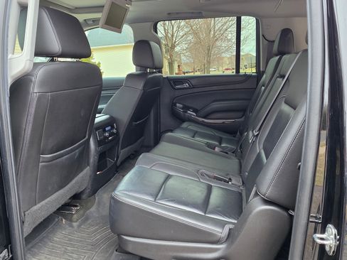 Used 2016 Chevrolet Suburban LT image 10