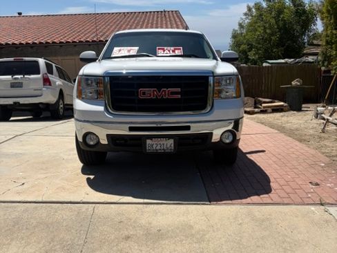 Used 2007 GMC Sierra 2500 SLT w/ Entertainment Package RWD image 5