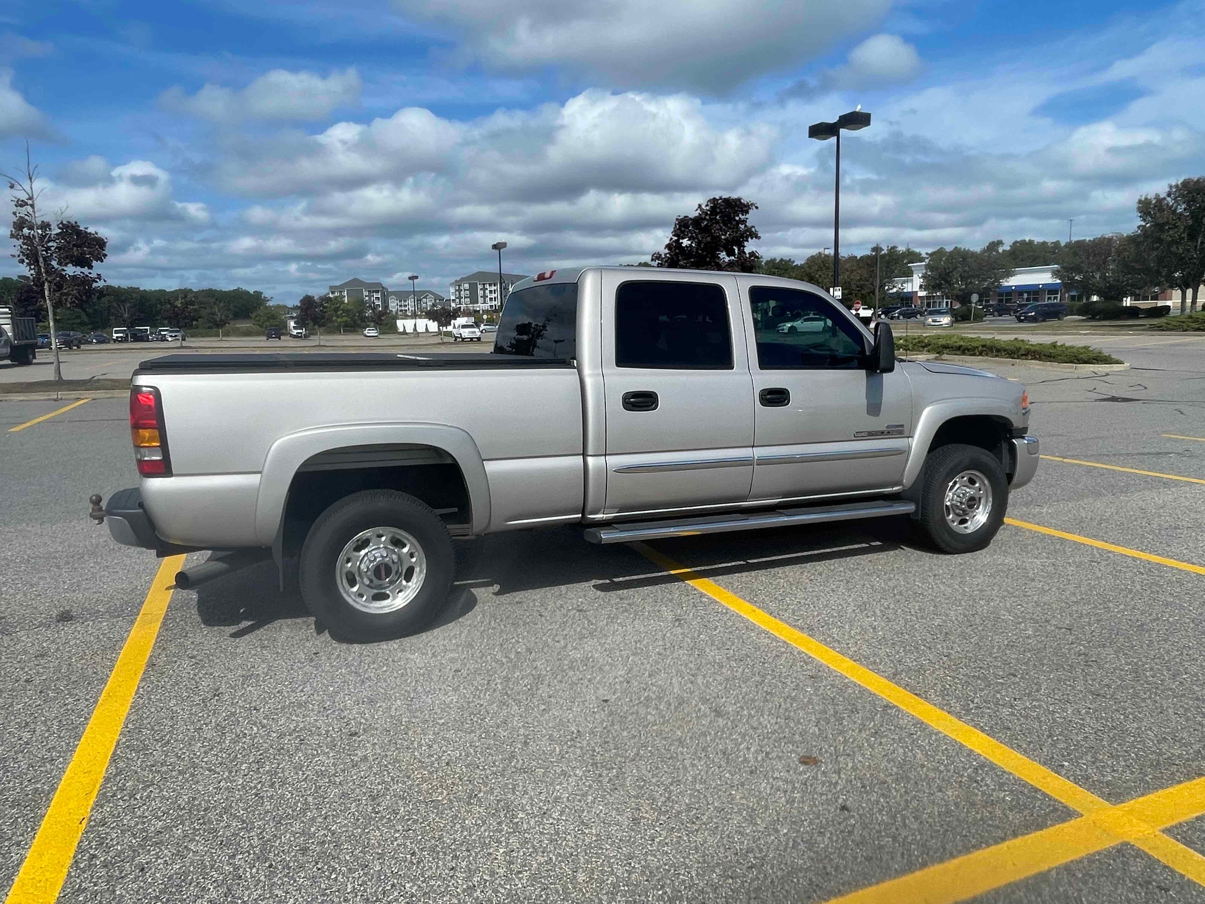 Used 2006 GMC Sierra 2500 SLT w/ Heavy-Duty Power Package AWD/4WD image 4
