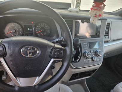 Used 2017 Toyota Sienna LE