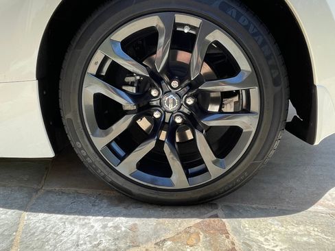 Used 2020 Nissan 370Z Coupe RWD image 2