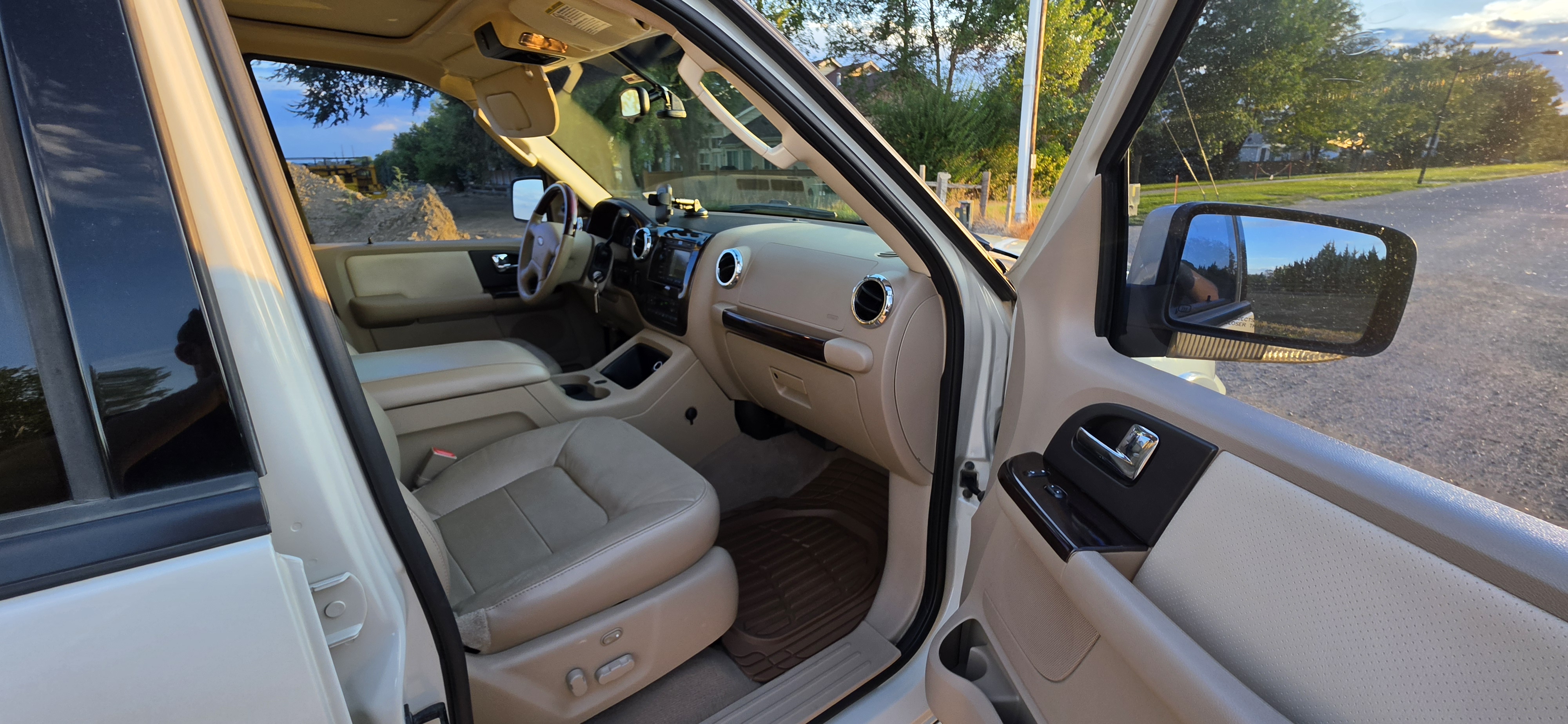 Used 2005 Ford Expedition Limited AWD/4WD image 14