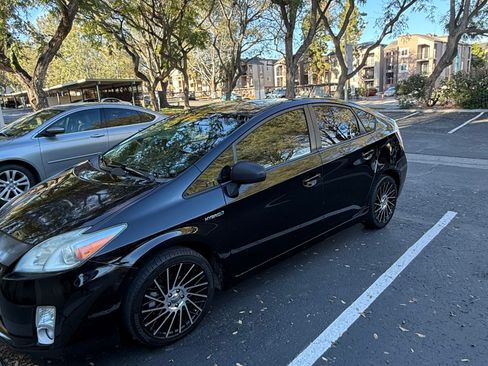 Used 2011 Toyota Prius Two image 1