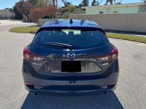 Used 2018 MAZDA MAZDA3 Grand Touring image 2