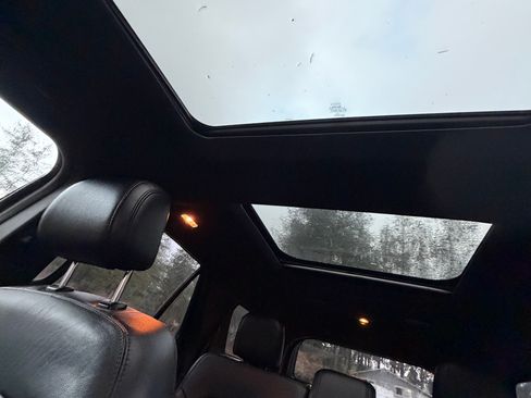 Used 2016 Ford Explorer XLT w/ Equipment Group 202A image 13