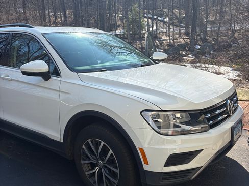 Used 2018 Volkswagen Tiguan SE image 9
