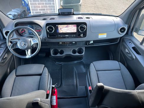 Used 2025 Mercedes-Benz Sprinter 2500 image 11