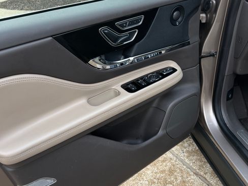 Used 2020 Lincoln Corsair Reserve w/ Equipment Group 201A image 14