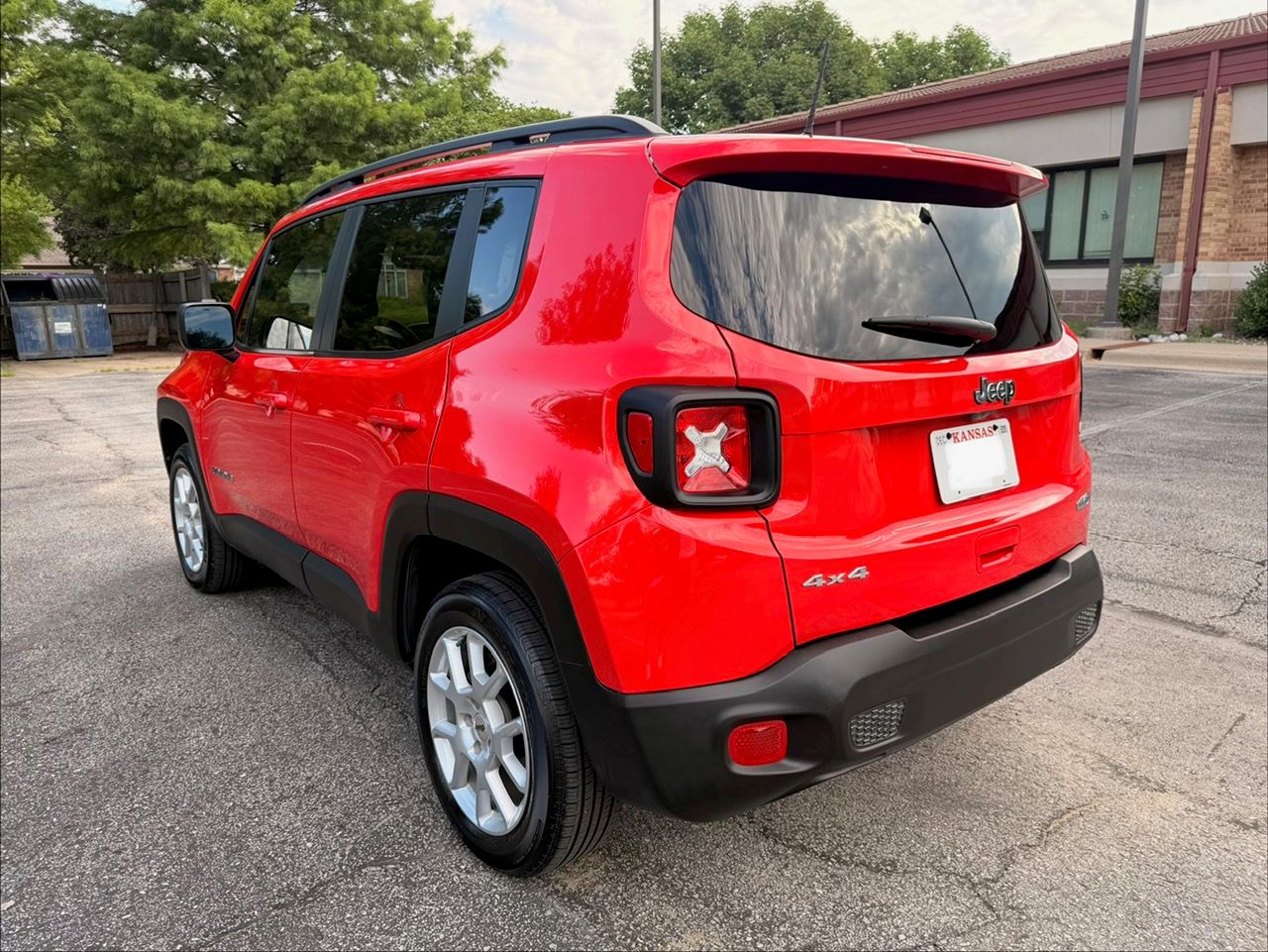 Used 2022 Jeep Renegade Latitude AWD/4WD image 11