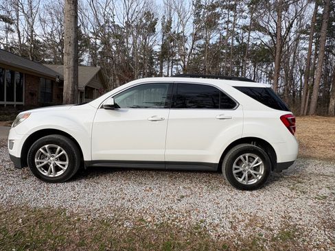 Used 2017 Chevrolet Equinox LT w/ Convenience Package image 2