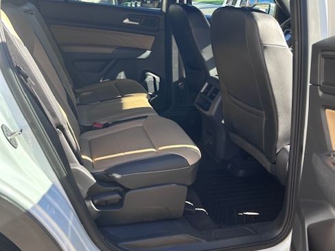 Used 2021 Volkswagen Atlas Cross Sport SE w/ Panoramic Sunroof Package image 11