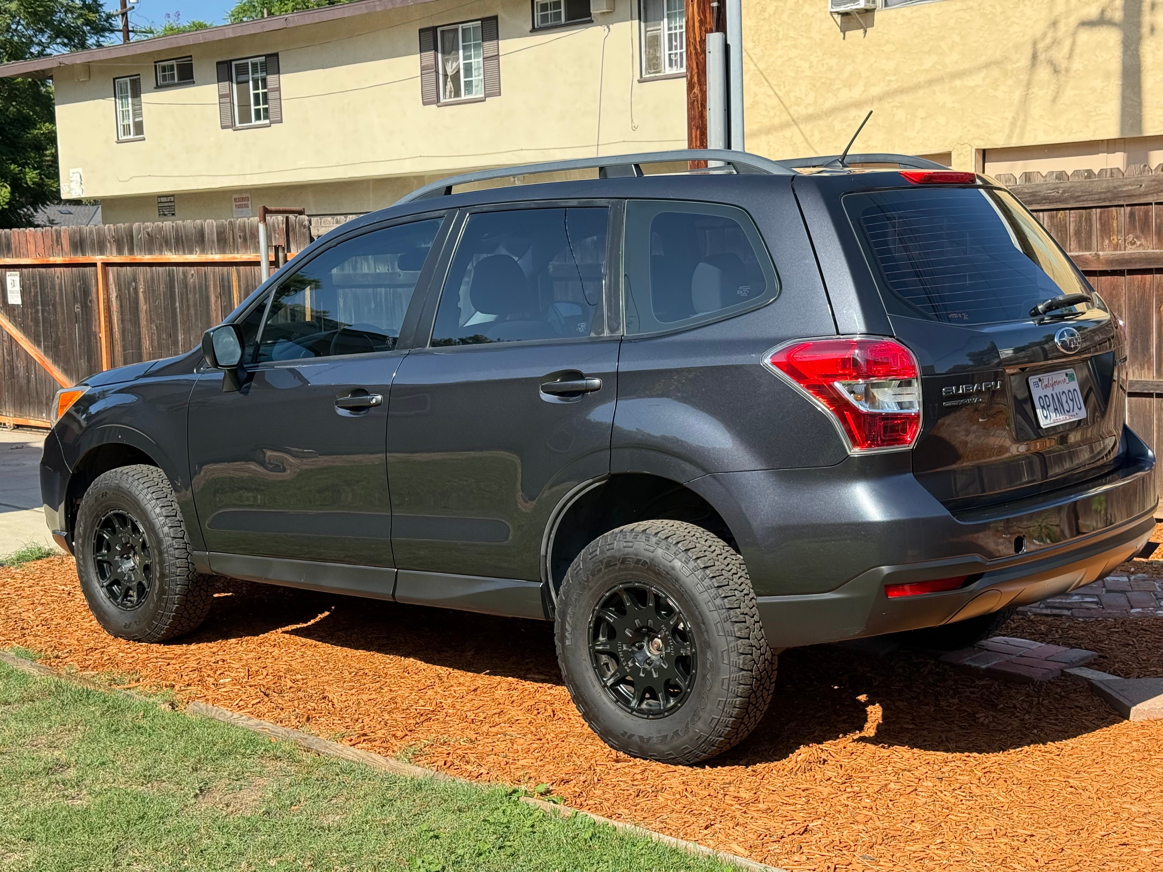 Used 2015 Subaru Forester 2.5i w/ Alloy Wheel Package AWD/4WD image 8