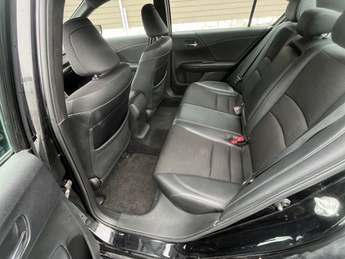 Used 2017 Honda Accord Sport image 9