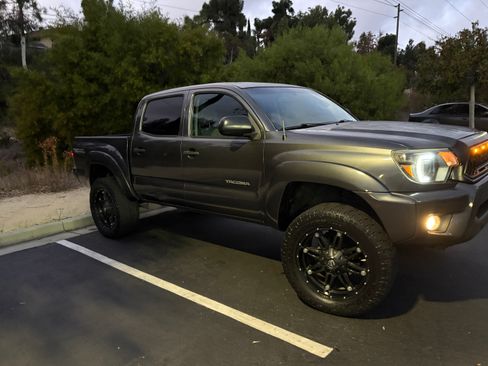 Used 2013 Toyota Tacoma PreRunner image 16