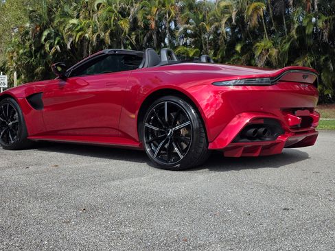 Used 2021 Aston Martin V8 Vantage Roadster image 8
