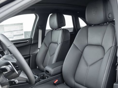 Used 2025 Porsche Macan image 9