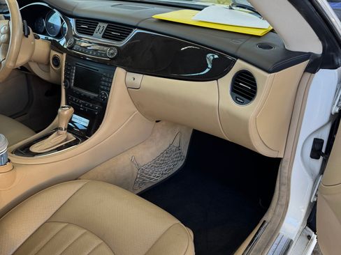 Used 2008 Mercedes-Benz CLS 550 image 11