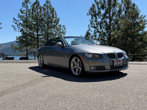 Used 2010 BMW 335i Convertible RWD image 2