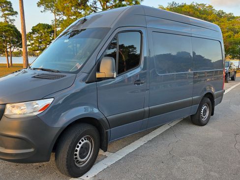 Used 2019 Mercedes-Benz Sprinter 144 image 2