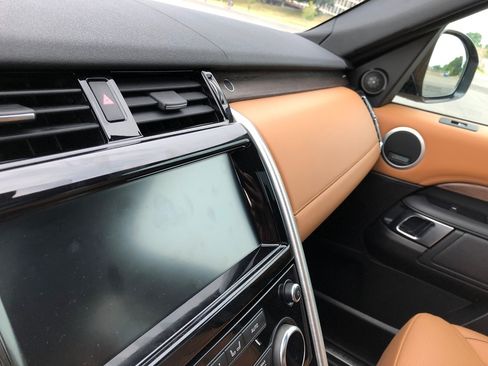 Used 2019 Land Rover Discovery HSE Luxury image 19