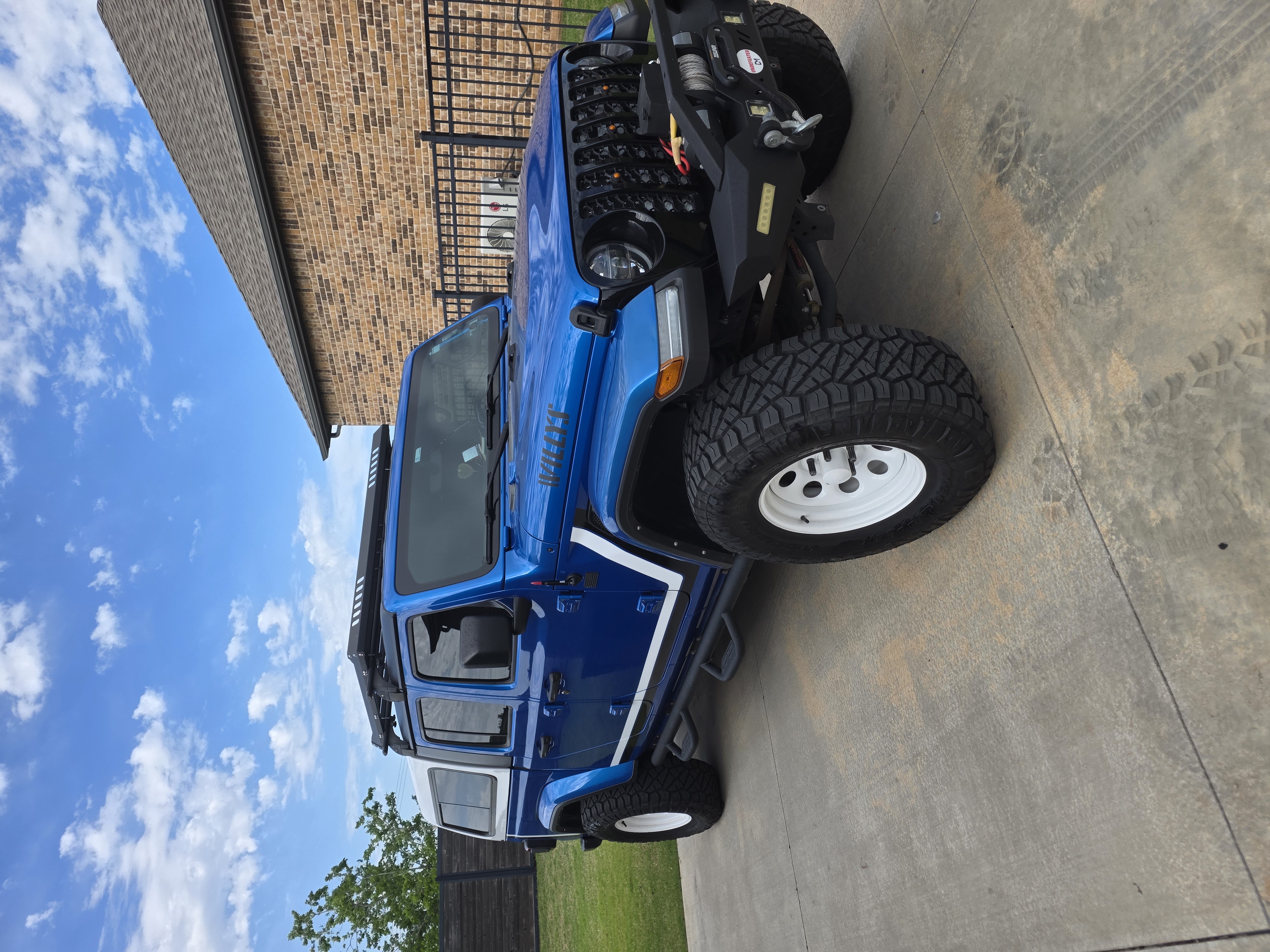 Used 2021 Jeep Gladiator Sport AWD/4WD image 2