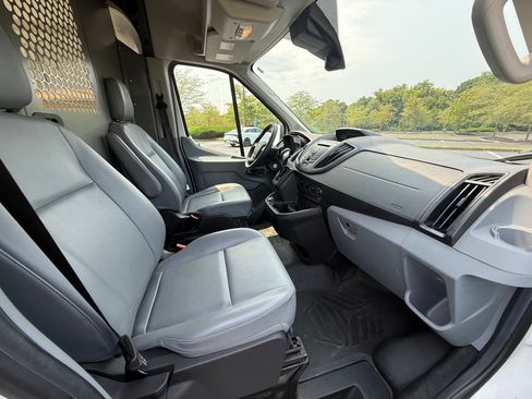 Used 2019 Ford Transit 150 130 Medium Roof RWD image 9
