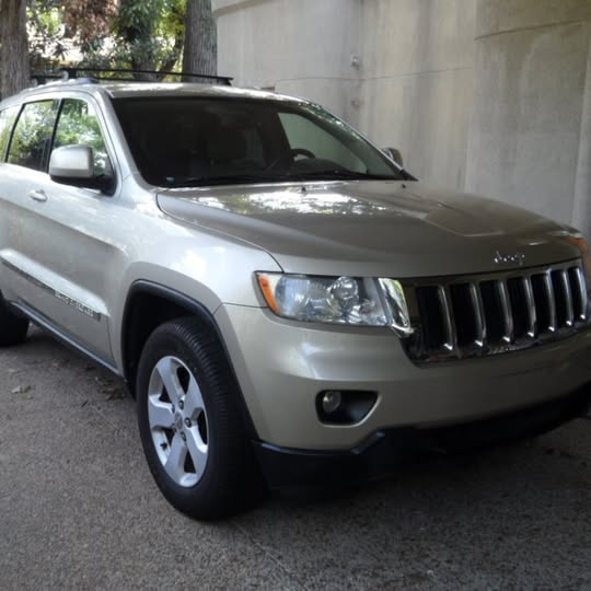 Used 2011 Jeep Grand Cherokee Laredo AWD/4WD image 9