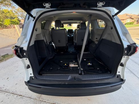 Used 2022 Toyota Sienna XLE AWD/4WD image 10