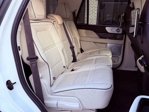 Used 2023 Lincoln Navigator Black Label image 16