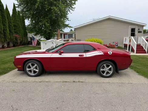 Used 2010 Dodge Challenger R/T RWD image 14