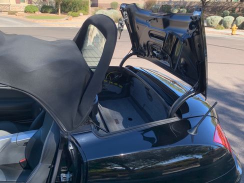 Used 2006 Chrysler Crossfire Limited image 17