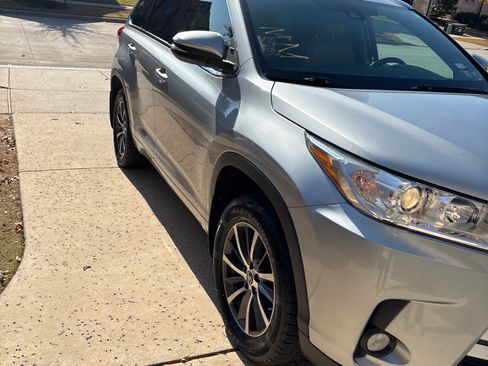 Used 2017 Toyota Highlander XLE image 9