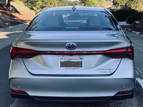 Used 2021 Toyota Avalon Limited w/ Advanced Safety Package image 6