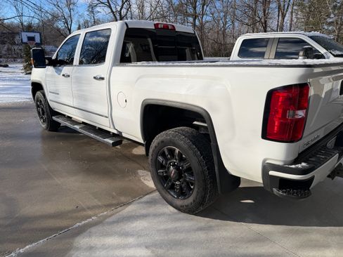 Used 2016 GMC Sierra 2500 Denali w/ Duramax Plus Package image 2