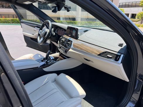 Used 2018 BMW M550i xDrive w/ Driving Assistance Package image 13